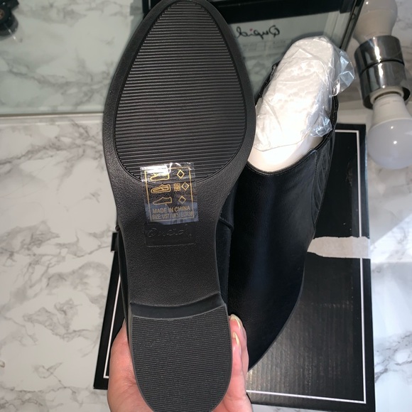 Qupid Faux Leather Chelsea Boots - Picture 4 of 5